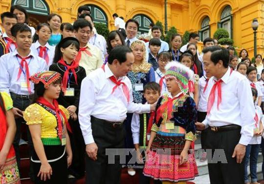 Dành tất cả tình thương yêu cho trẻ em