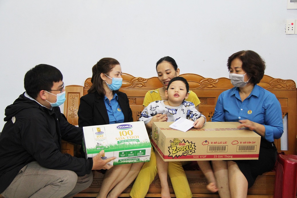 Chăm lo, hỗ trợ lao động ở lại đón Tết - Ảnh 2. Chăm lo, hỗ trợ lao động ở lại đón Tết - Ảnh 2.