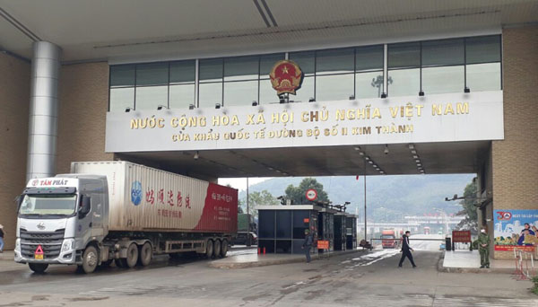 Trung Quốc nhập khẩu trái cây trở lại qua cửa khẩu Lào Cai - Ảnh 1.