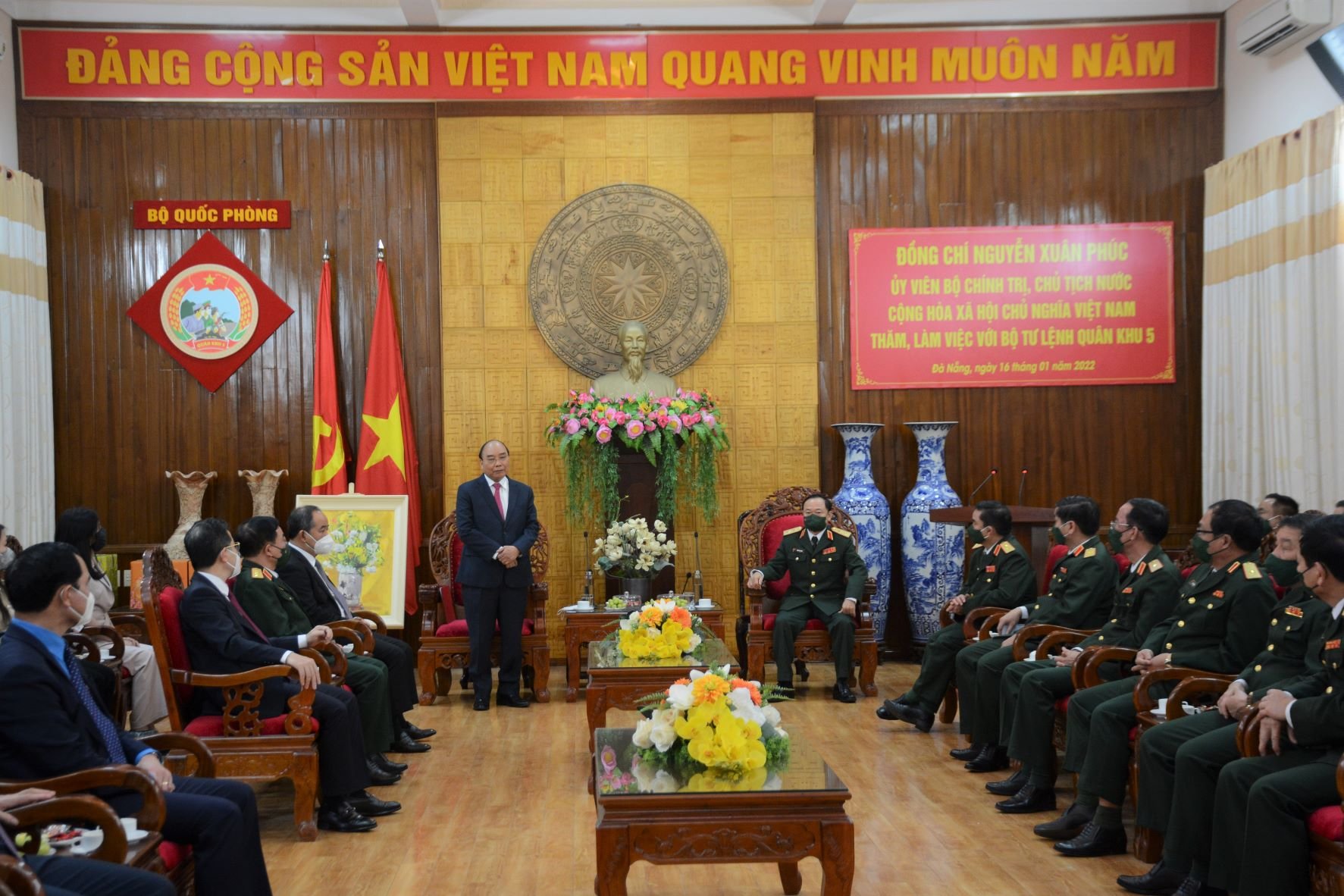 Chủ tịch nước thăm và làm việc tại Bộ Tư lệnh Quân khu 5 - Ảnh 1. Chủ tịch nước thăm và làm việc tại Bộ Tư lệnh Quân khu 5 - Ảnh 1.