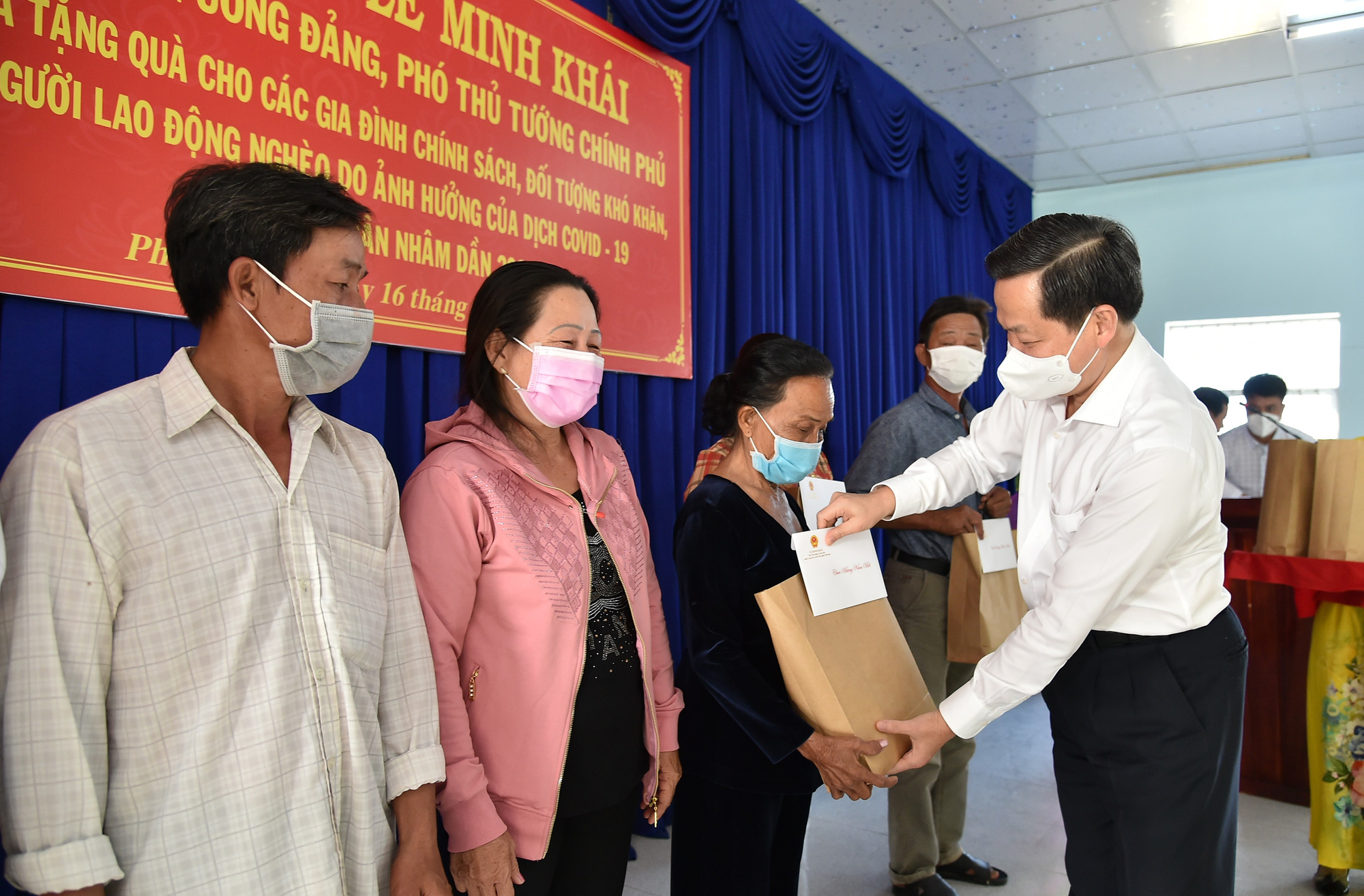 Phó Thủ tướng Lê Minh Khái thăm, chúc Tết nhân dân tỉnh Bạc Liêu - Ảnh 5. Phó Thủ tướng Lê Minh Khái thăm, chúc Tết nhân dân tỉnh Bạc Liêu - Ảnh 5.