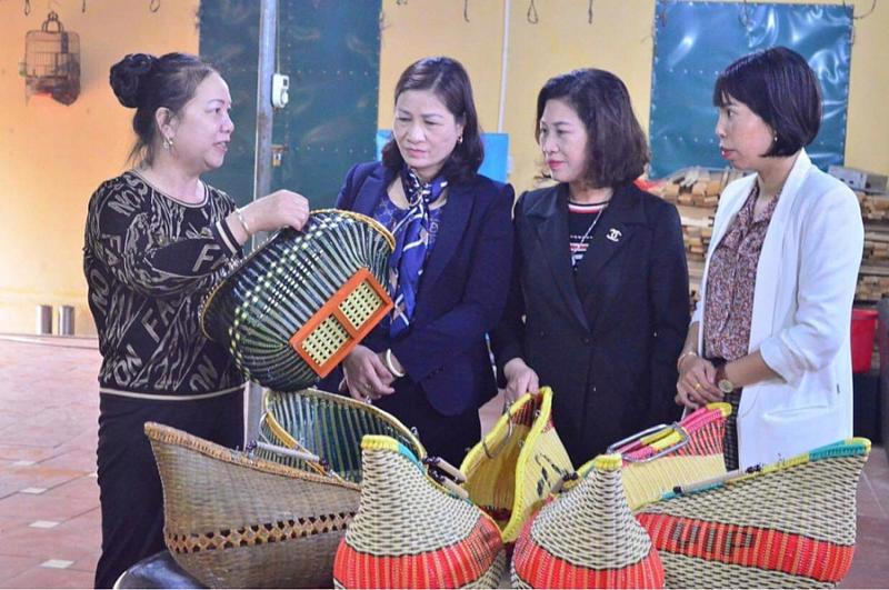 ADB phối hợp ngân hàng Việt cho vay tài trợ DN do phụ nữ làm chủ - Ảnh 1.