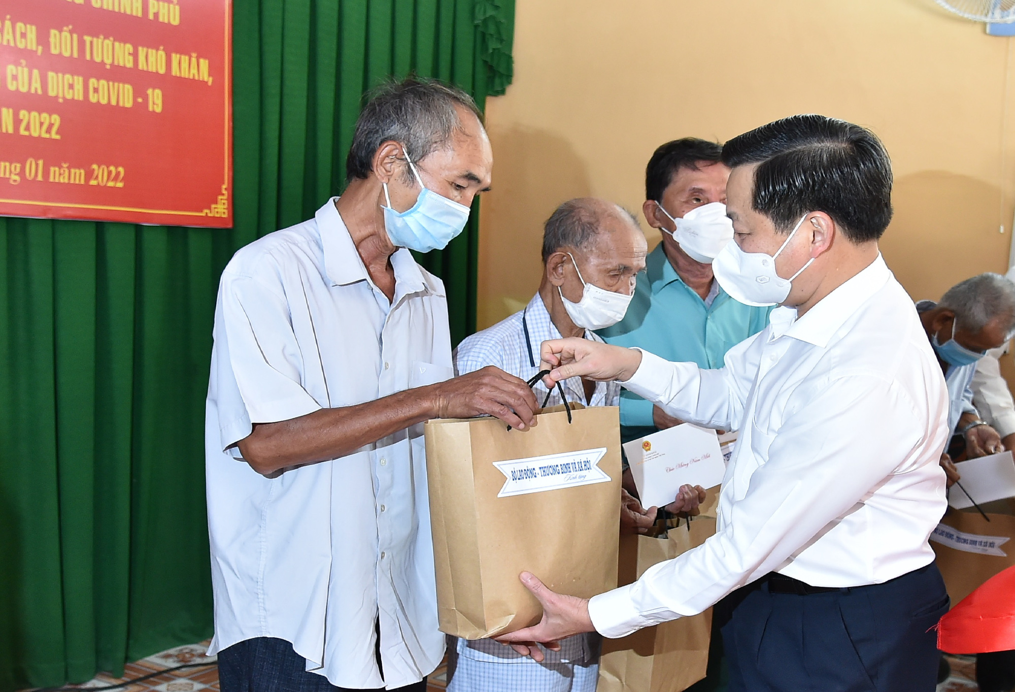 Phó Thủ tướng Lê Minh Khái thăm, chúc Tết nhân dân tỉnh Bạc Liêu - Ảnh 1.