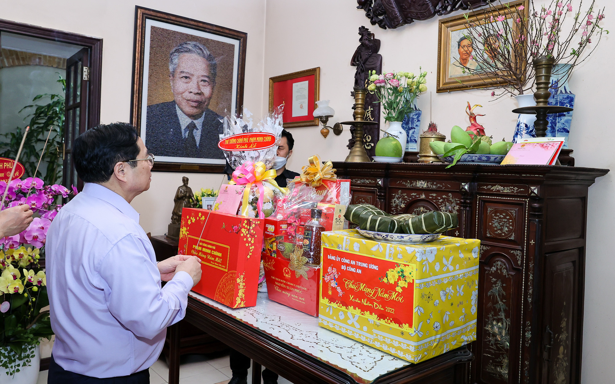 Thủ tướng Phạm Minh Chính dâng hương các đồng chí nguyên Thủ tướng Chính phủ đã từ trần