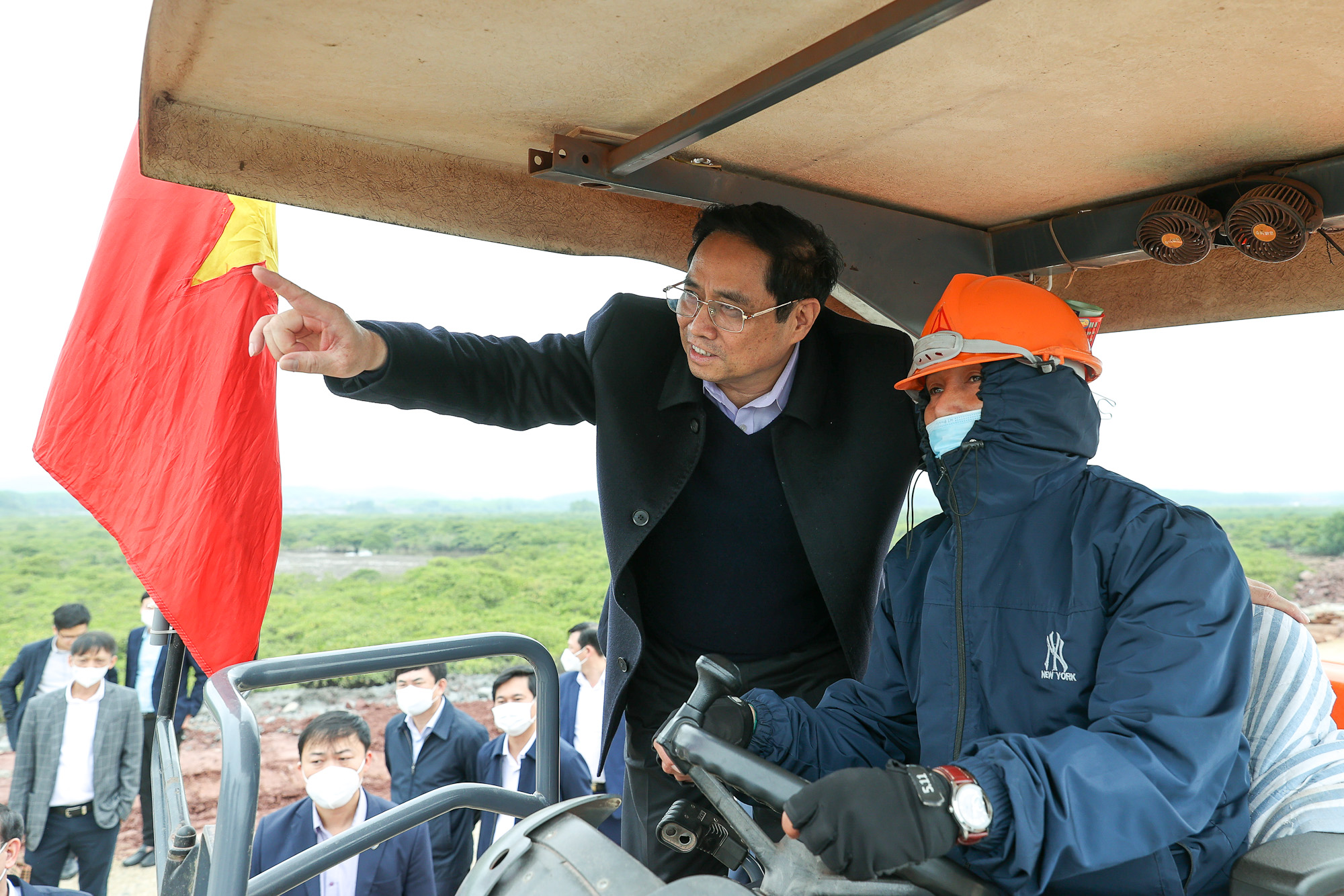Thủ tướng Phạm Minh Chính: 8 ý nghĩa lớn từ 'những dự án của lòng dân' tại Quảng Ninh - Ảnh 9.
