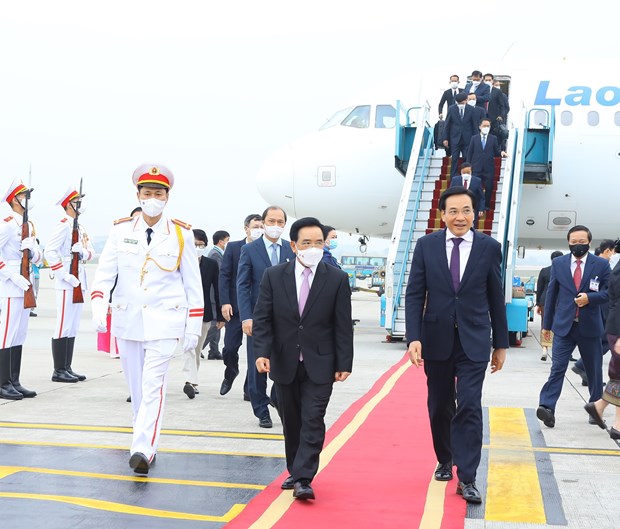 Thủ tướng Lào Phankham Viphavanh bắt đầu thăm chính thức Việt Nam - Ảnh 1.