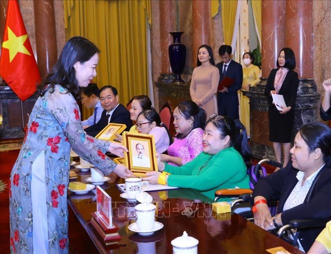 Phó Chủ tịch nước Võ Thị Ánh Xuân gặp mặt Đoàn đại biểu phụ nữ khuyết tật tiêu biểu - Ảnh 2.