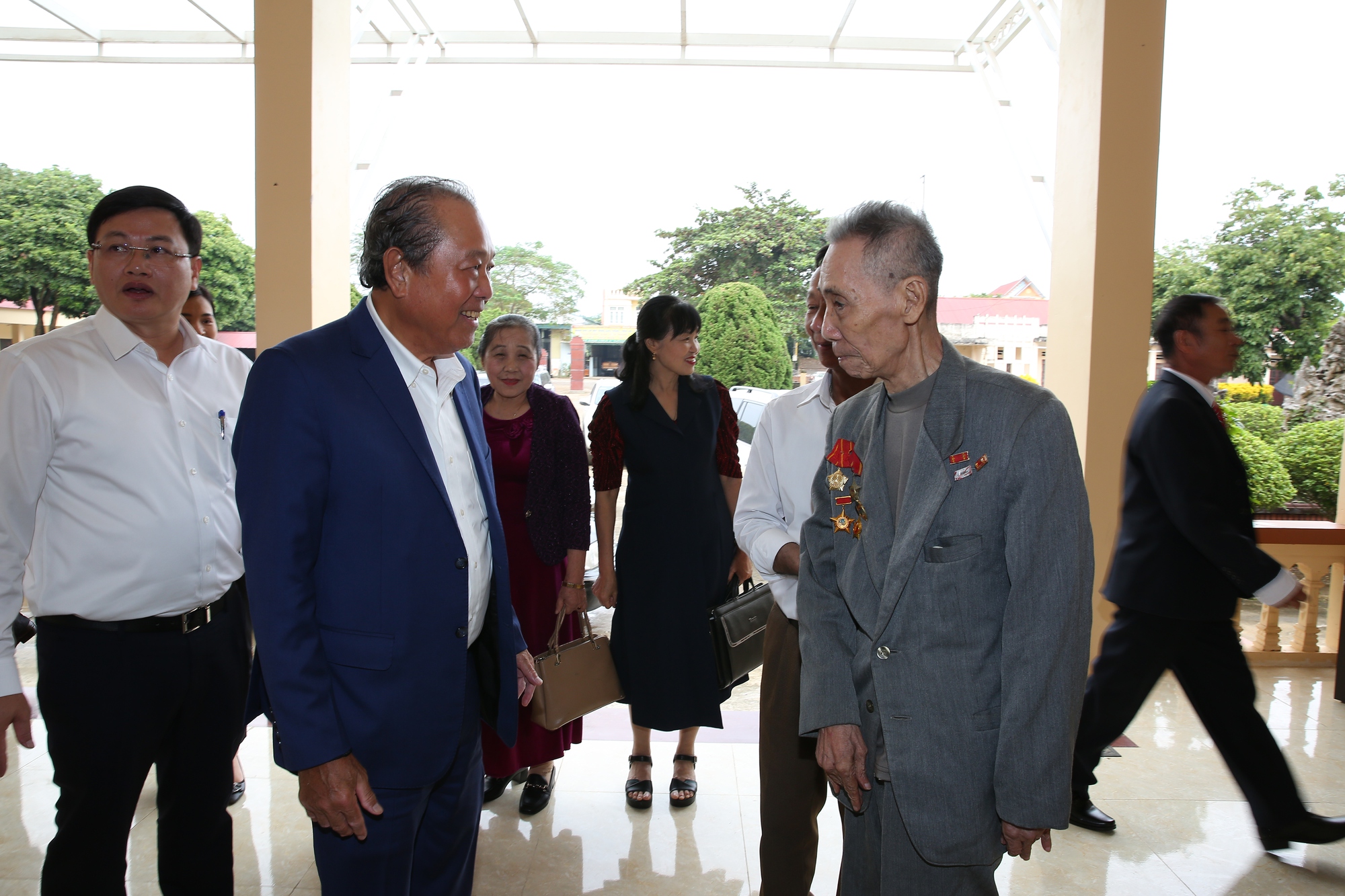 Nguyên Phó Thủ tướng Trương Hòa Bình thăm cựu cán bộ, chiến sĩ miền Nam ...