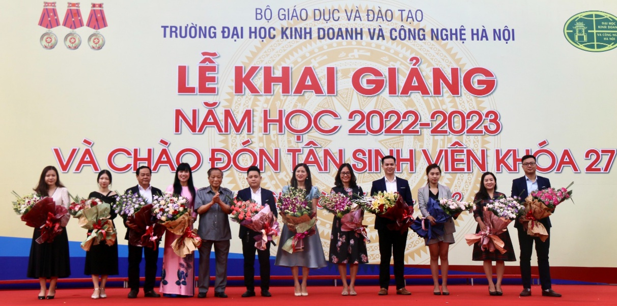 Trường Đại học KD&CN Hà Nội khai giảng năm học 2022-2023 - Ảnh 4.