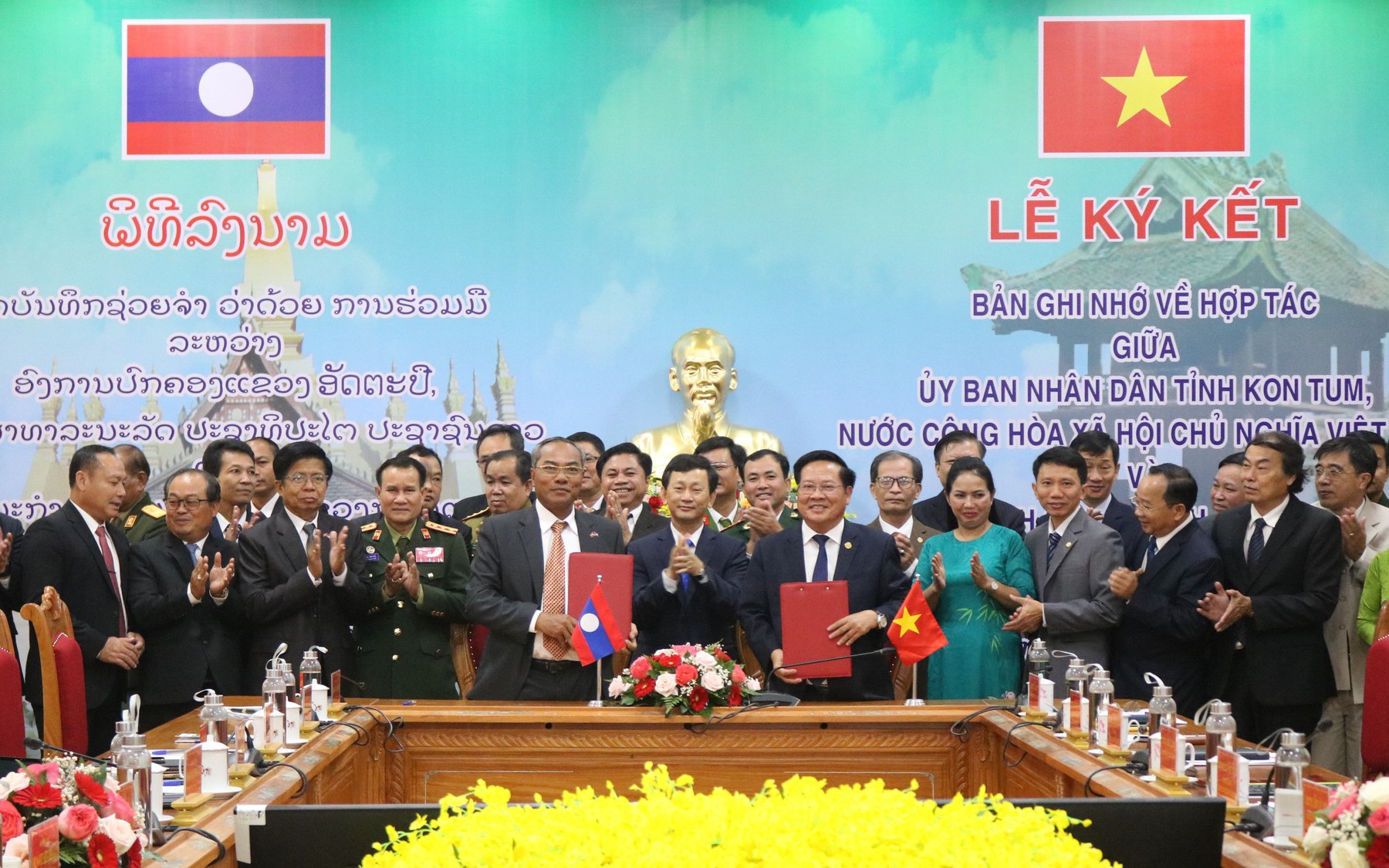 Tỉnh Kon Tum ký kết hợp tác toàn diện với tỉnh Attapeu của Lào