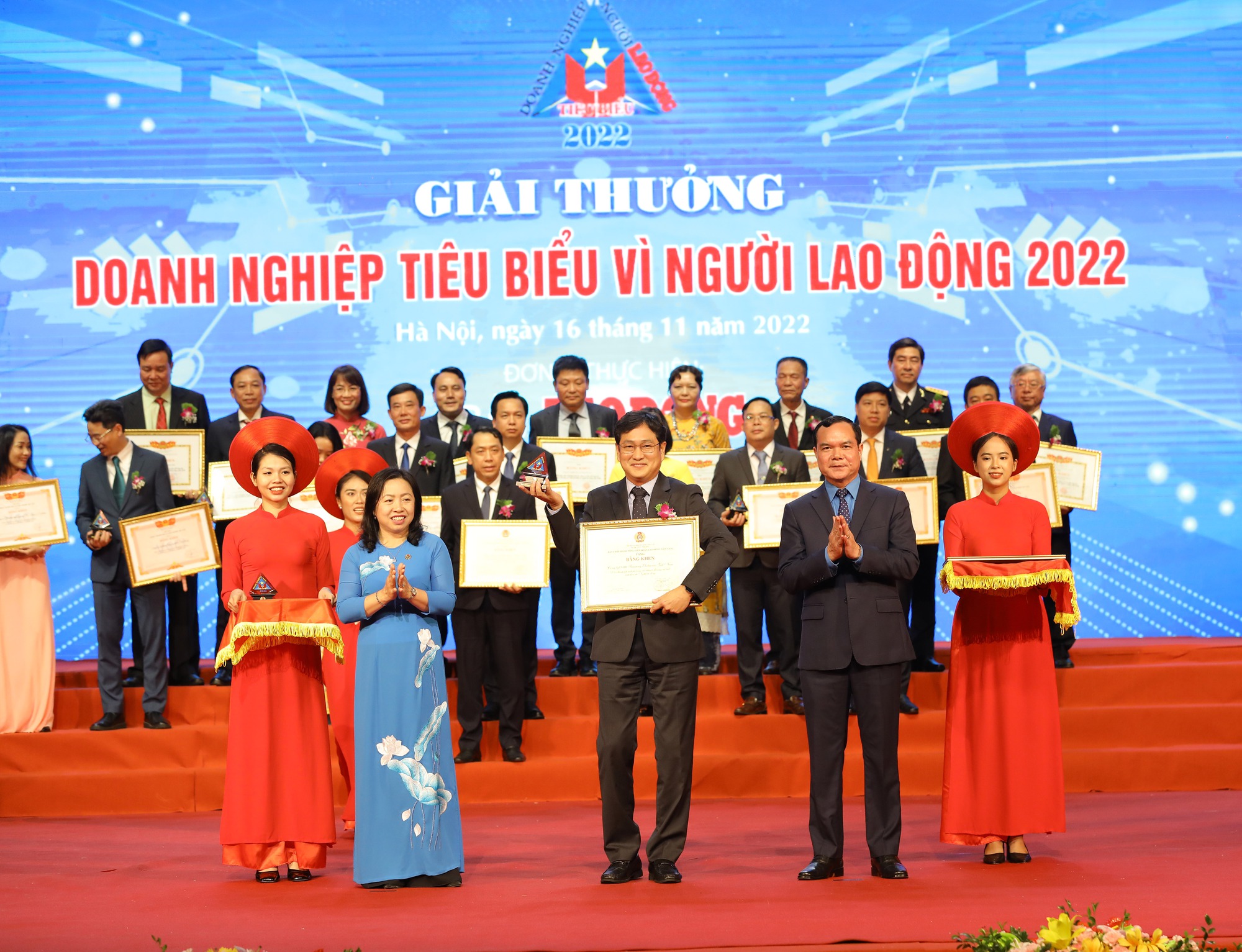 Samsung Electronics Việt Nam: 'Doanh nghiệp tiêu biểu vì người lao động' năm 2022 - Ảnh 1.