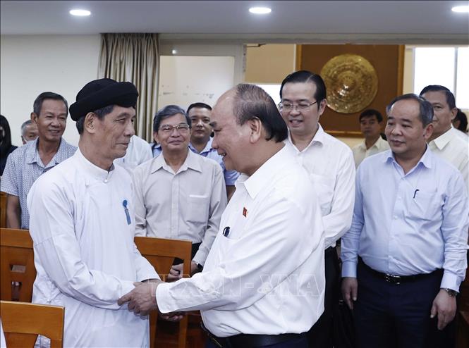 Chủ tịch nước Nguyễn Xuân Phúc tiếp xúc cử tri TPHCM - Ảnh 2.