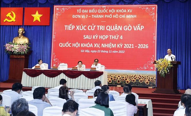 Chủ tịch nước Nguyễn Xuân Phúc tiếp xúc cử tri TPHCM - Ảnh 4.
