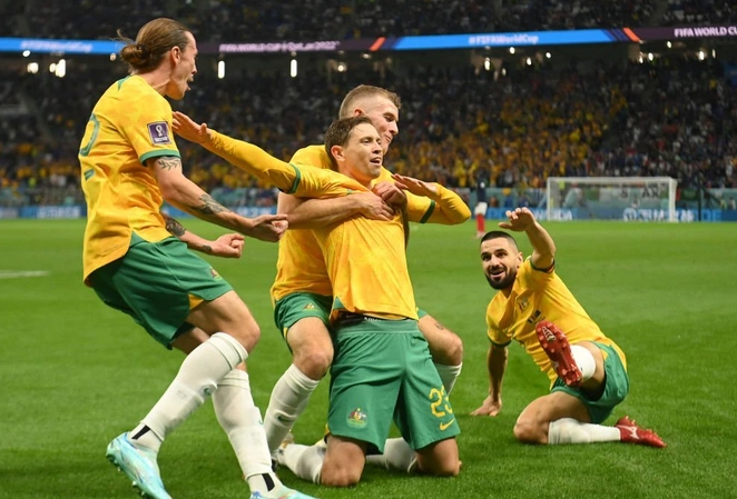 Australia sút thủng lưới đương kim vô địch thế giới