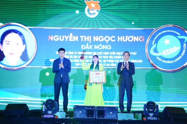32 'nhà nông trẻ' xuất sắc toàn quốc nhận Giải thưởng Lương Định Của - Ảnh 1.