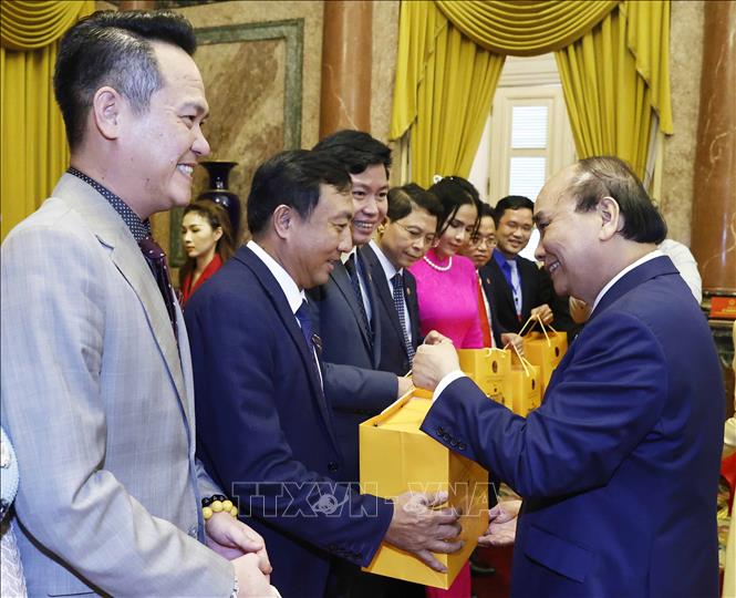 Chủ tịch nước Nguyễn Xuân Phúc gặp mặt các doanh nhân trẻ Việt Nam tiêu biểu năm 2022 - Ảnh 2.