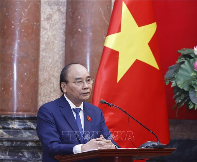 Chủ tịch nước Nguyễn Xuân Phúc gặp mặt các doanh nhân trẻ Việt Nam tiêu biểu năm 2022 - Ảnh 1.