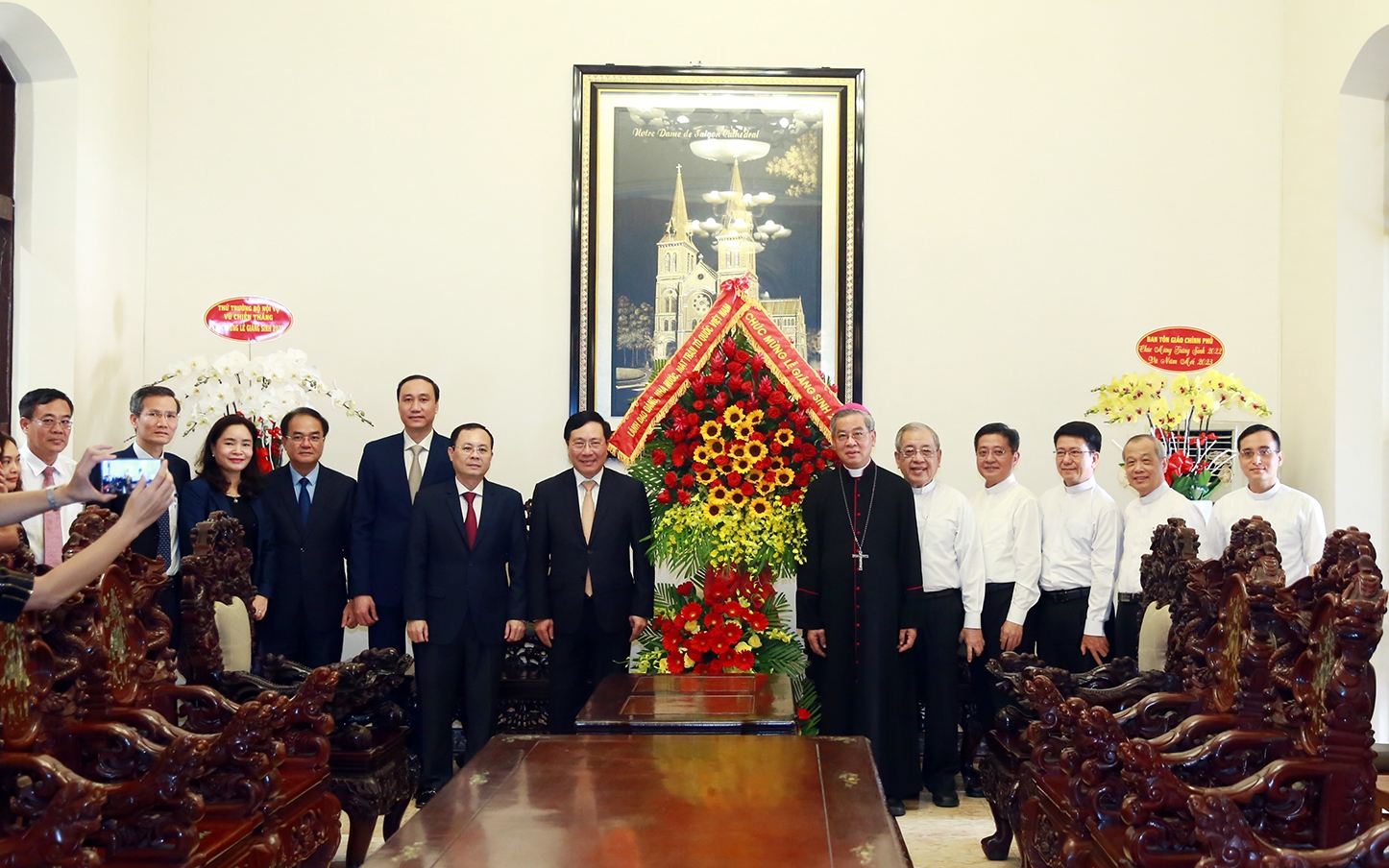 Phó Thủ tướng Thường trực Phạm Bình Minh chúc mừng Giáng sinh tại TPHCM