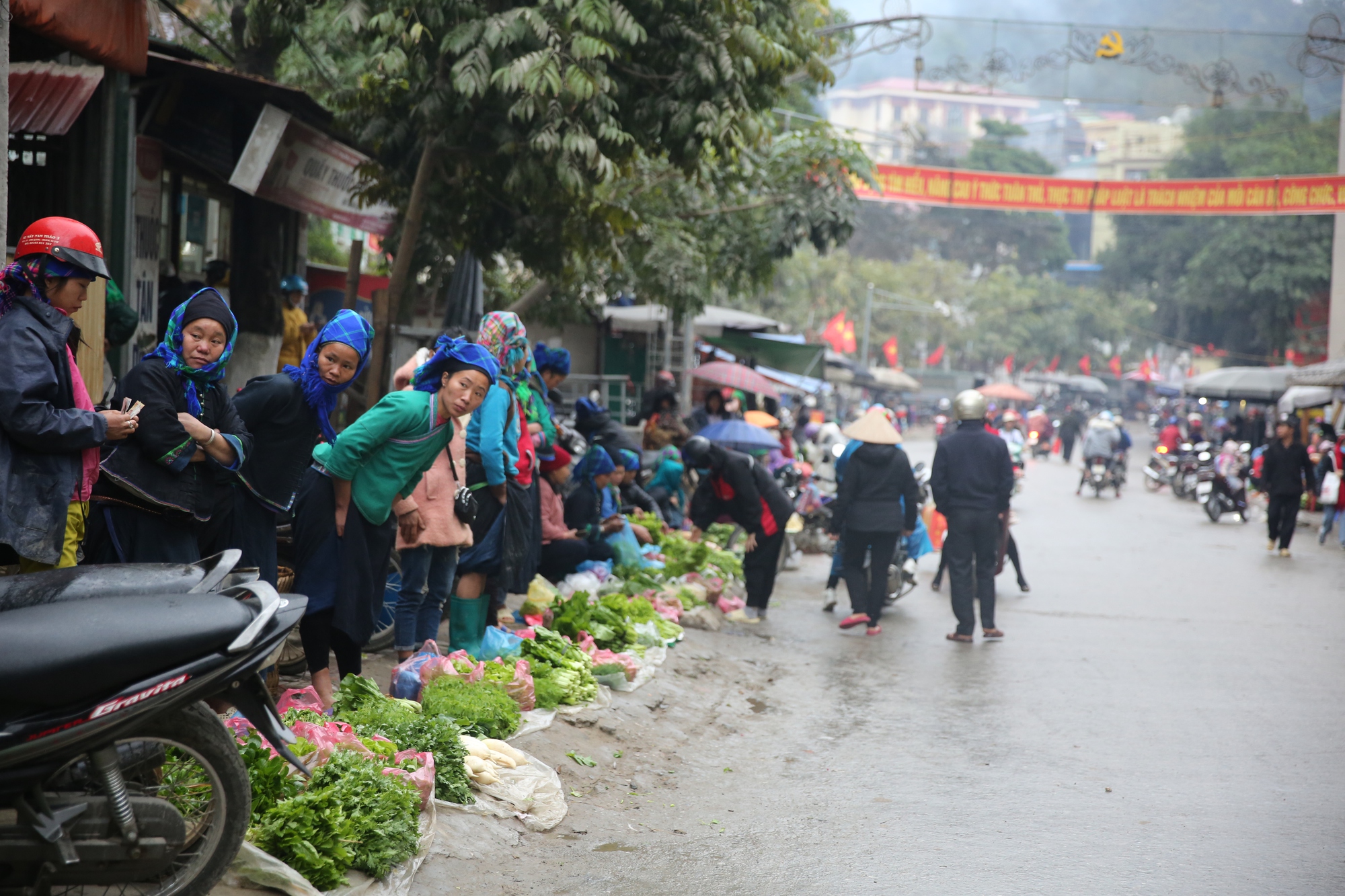 Sắc màu phiên chợ vùng cao Hoàng Su Phì - Ảnh 6.