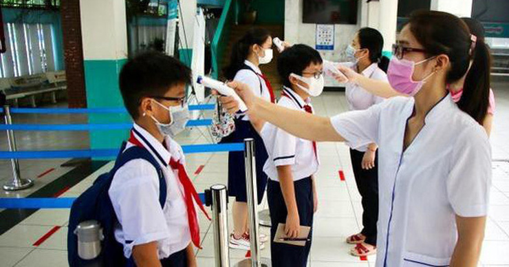 Khẩn trương hướng dẫn phác đồ điều trị COVID-19 cho trẻ em dưới 12 tuổi - Ảnh 1.