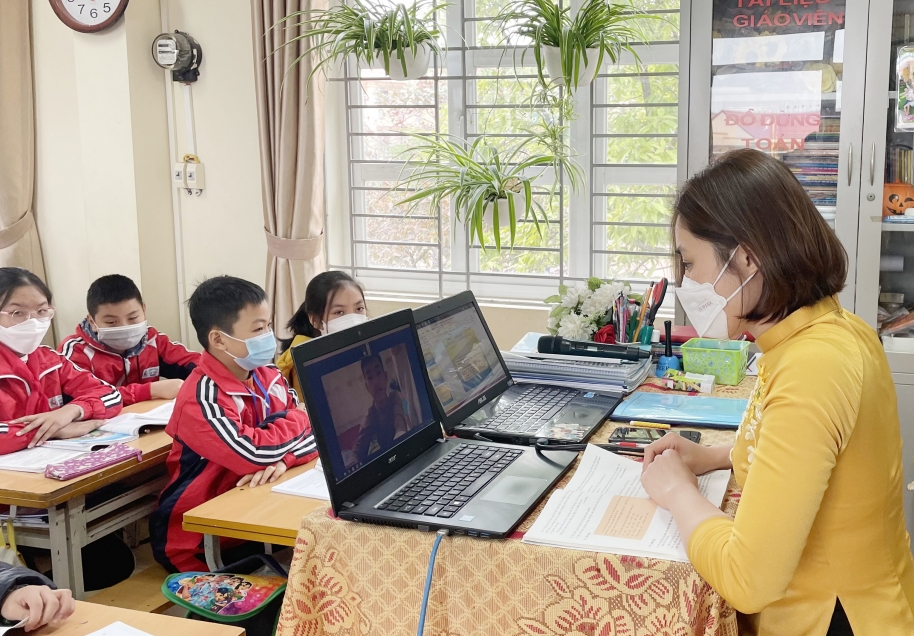 Lần đầu tiên QUẢNG NINH ghi nhận hơn 2000 F0/ngày; số ca mắc COVID-19 là học sinh tăng cao đột biến - Ảnh 3. Lần đầu tiên QUẢNG NINH ghi nhận hơn 2000 F0/ngày; số ca mắc COVID-19 là học sinh tăng cao đột biến - Ảnh 3.