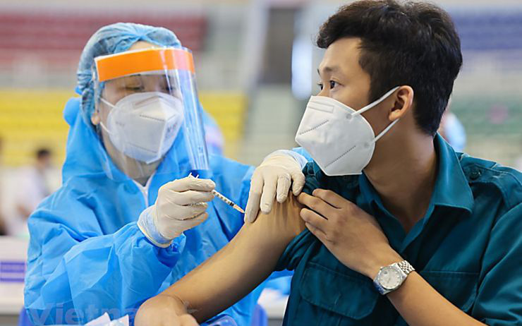 Những mũi tiêm đầu tiên trong Chiến dịch thần tốc tiêm chủng mùa Xuân 2022
