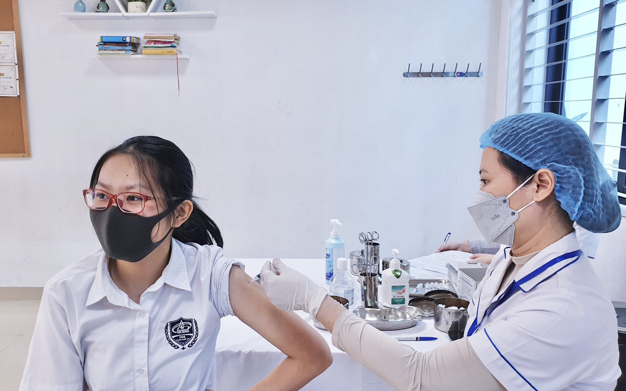 Thủ tướng chỉ đạo khẩn về tiêm vaccine và đẩy mạnh phòng, chống COVID-19
