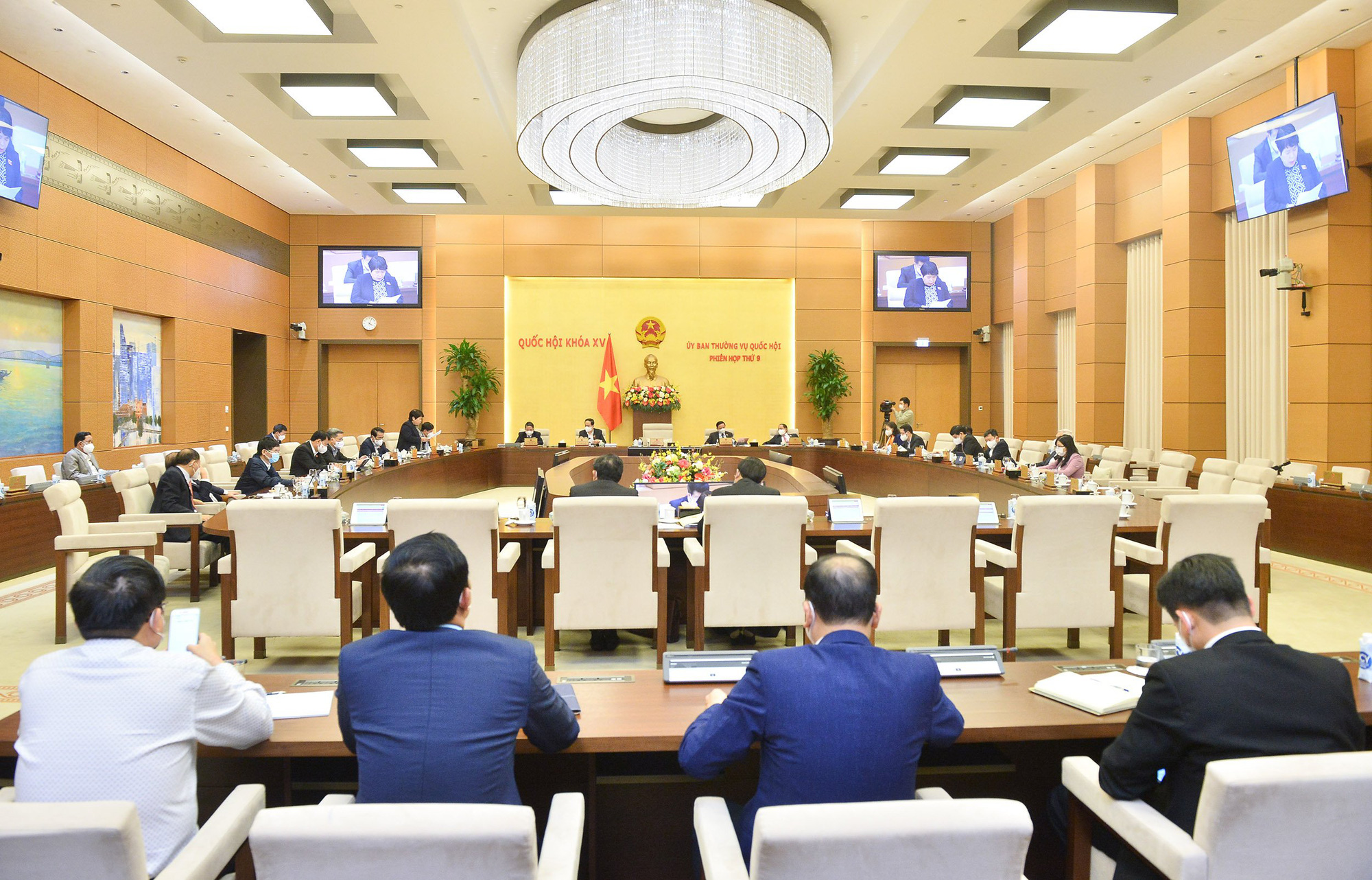Báo cáo Quốc hội xem xét, quyết định thực hiện dự án đường Hồ Chí Minh - Ảnh 1.