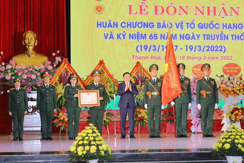 Chủ tịch Quốc hội trao Huân chương Bảo vệ Tổ quốc cho Nhà máy Z111 - Ảnh 2.