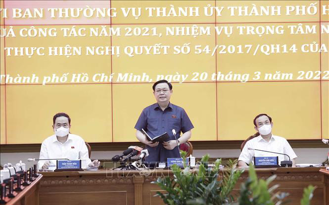 Chủ tịch Quốc hội làm việc với Ban Thường vụ Thành ủy TPHCM