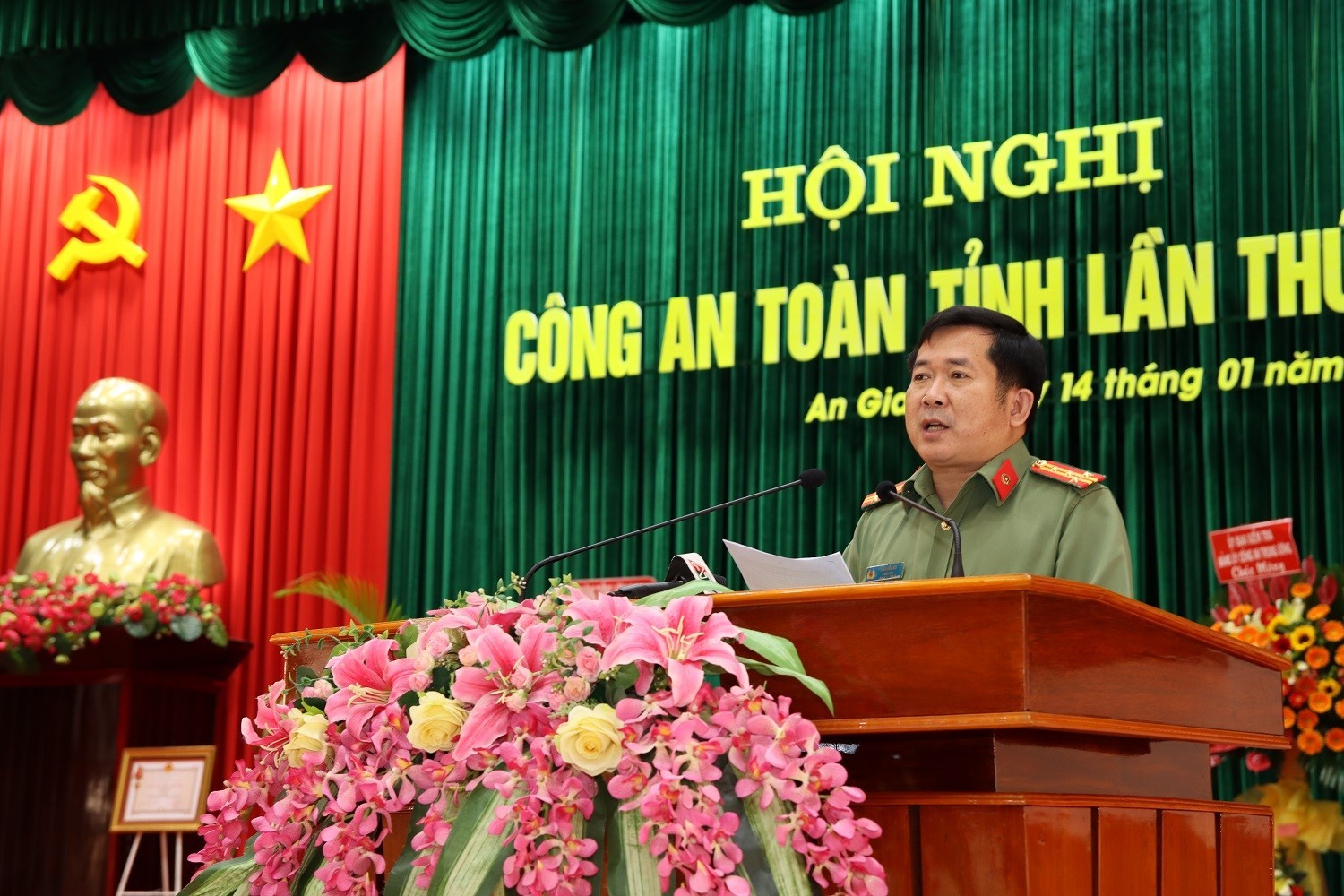Đại tá Đinh Văn Nơi tiếp tục điều hành Công an tỉnh An Giang - Ảnh 1.