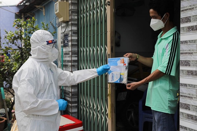 HÀ NỘI: Số ca mắc COVID-19 liên tiếp tăng mạnh, hơn 656.000 F0 đang điều trị tại nhà - Ảnh 1. HÀ NỘI: Số ca mắc COVID-19 liên tiếp tăng mạnh, hơn 656.000 F0 đang điều trị tại nhà - Ảnh 1.