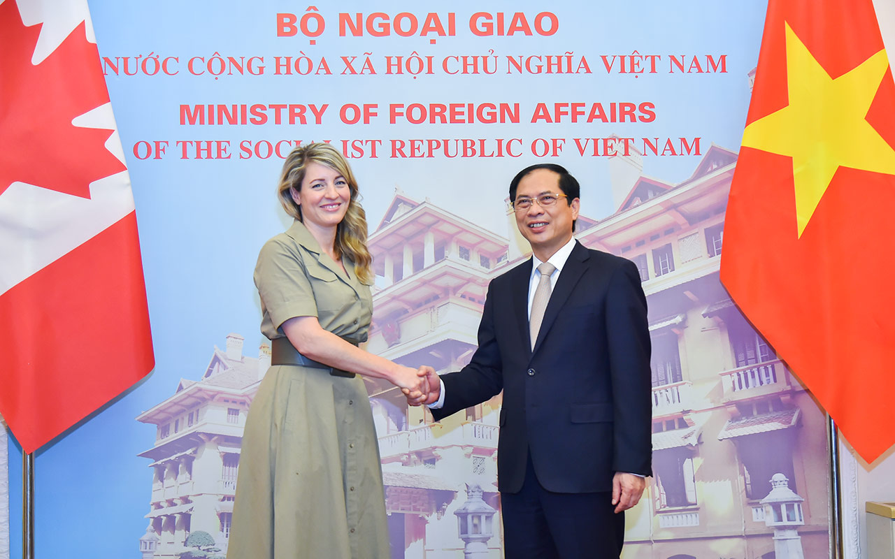 Đề nghị Canada sớm công nhận hộ chiếu vaccine của Việt Nam
