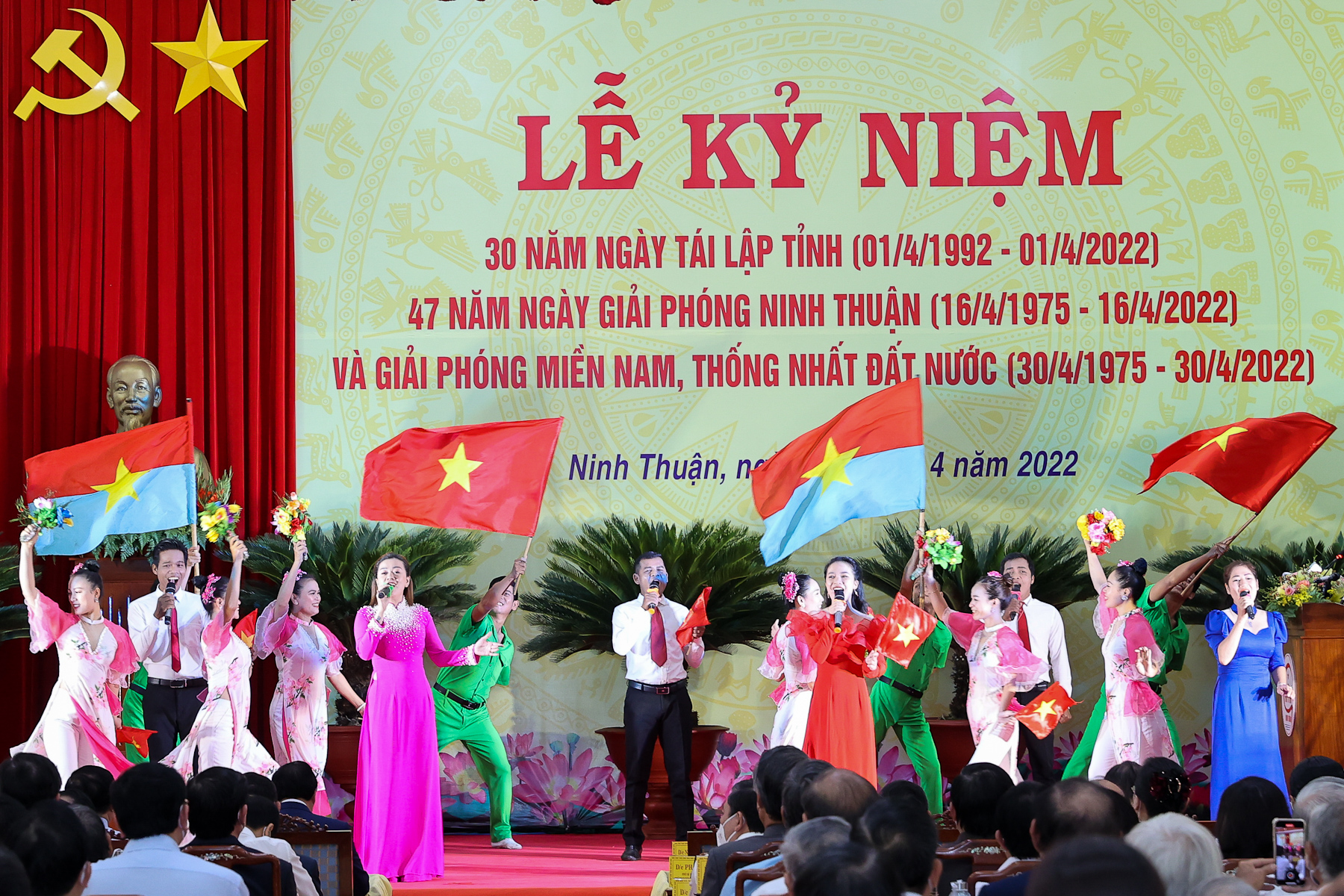 Thủ tướng Phạm Minh Chính dự lễ kỷ niệm 30 năm tái lập tỉnh Ninh Thuận - Ảnh 3.