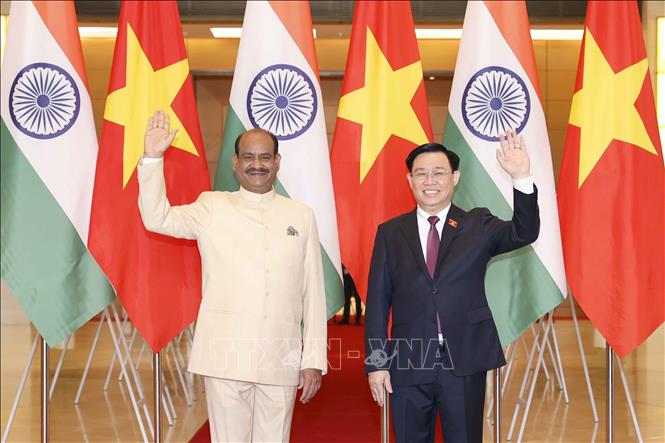 Chủ tịch Quốc hội Vương Đình Huệ hội đàm với Chủ tịch Hạ viện Cộng hòa Ấn Độ - Ảnh 1. Chủ tịch Quốc hội Vương Đình Huệ hội đàm với Chủ tịch Hạ viện Cộng hòa Ấn Độ - Ảnh 1.