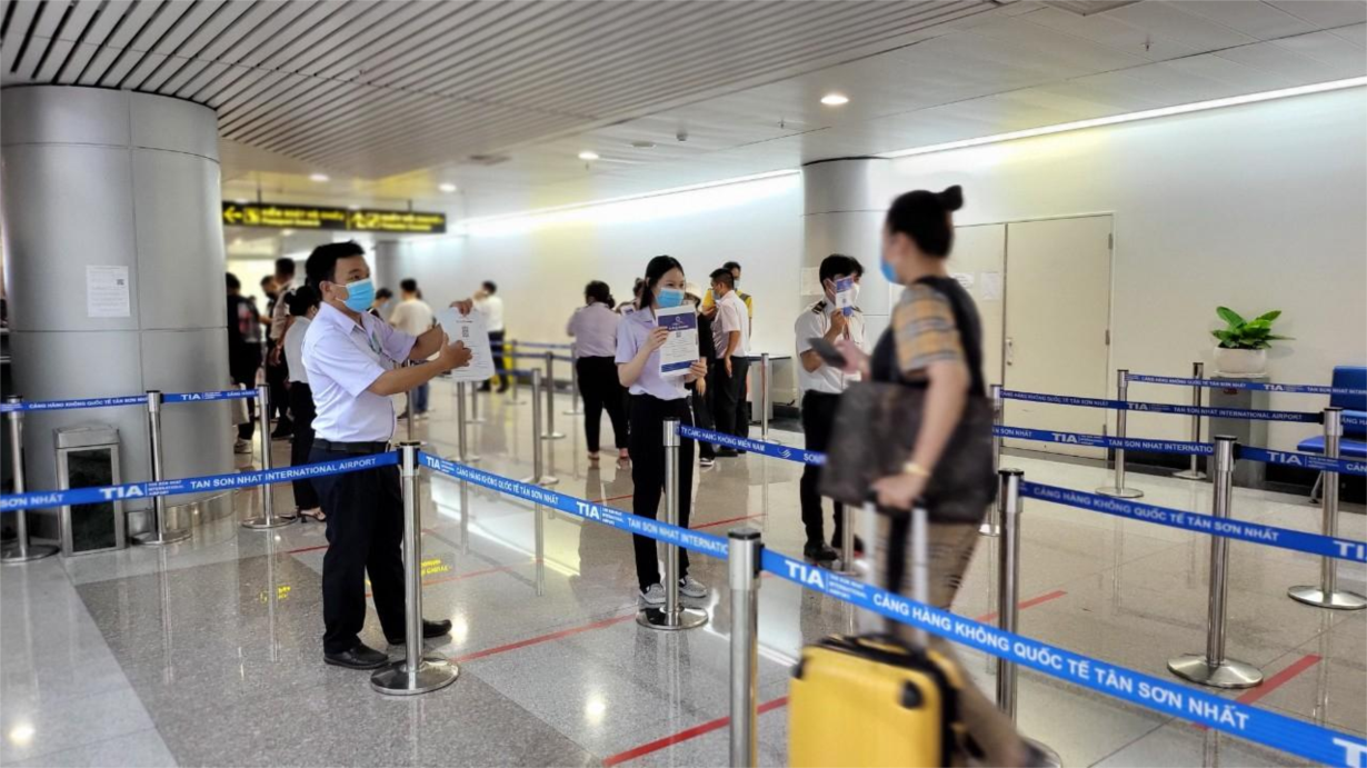 Cải tiến quy trình kiểm y tế đối với người nhập cảnh tại sân bay Tân Sơn Nhất - Ảnh 1.
