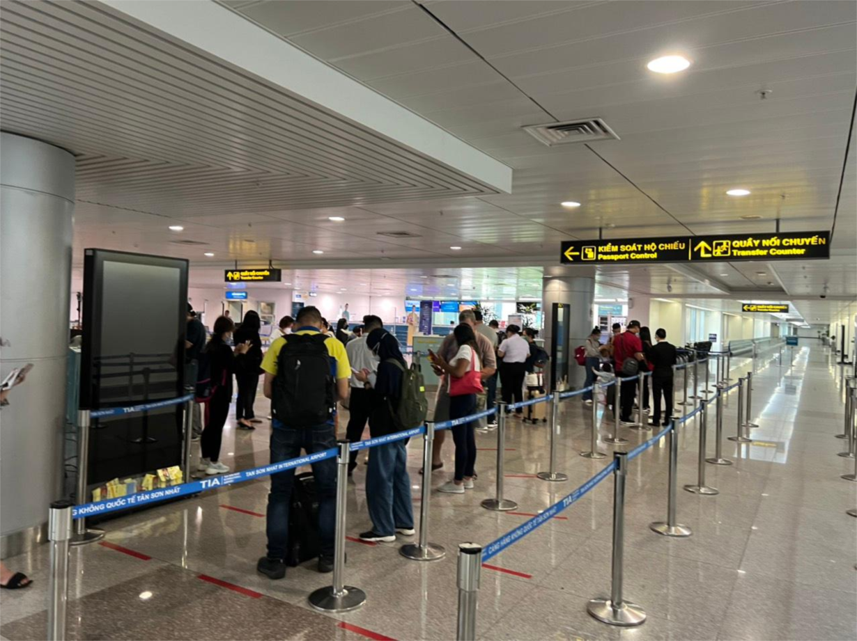 Cải tiến quy trình kiểm y tế đối với người nhập cảnh tại sân bay Tân Sơn Nhất - Ảnh 3.