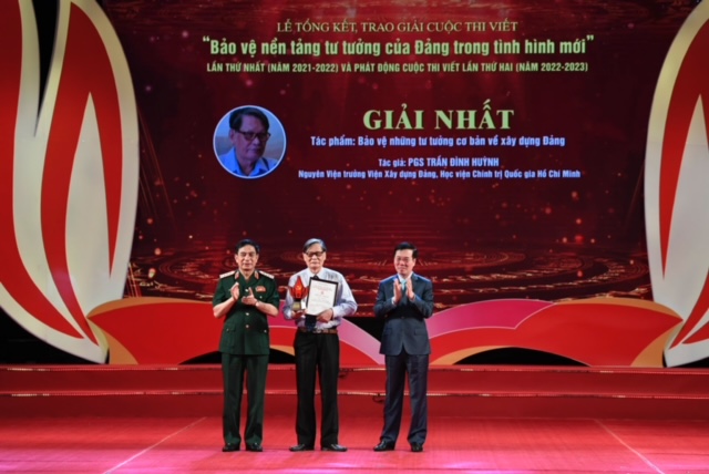 Tổng kết, trao giải Cuộc thi viết Bảo vệ nền tảng tư tưởng của Đảng trong tình hình mới - Ảnh 1.