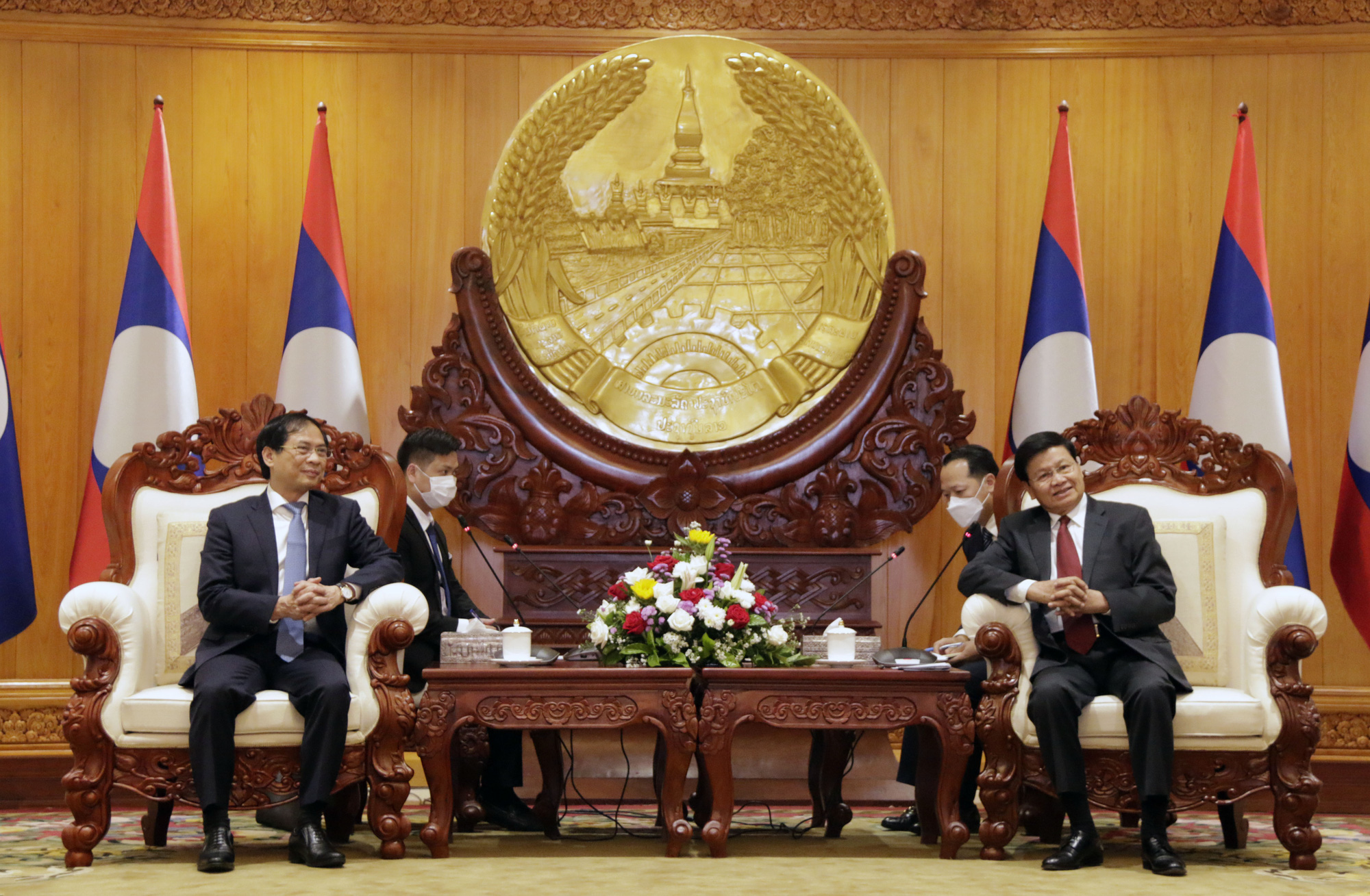 Bộ trưởng Bộ Ngoại giao Bùi Thanh Sơn chào xã giao lãnh đạo cấp cao Lào - Ảnh 1.