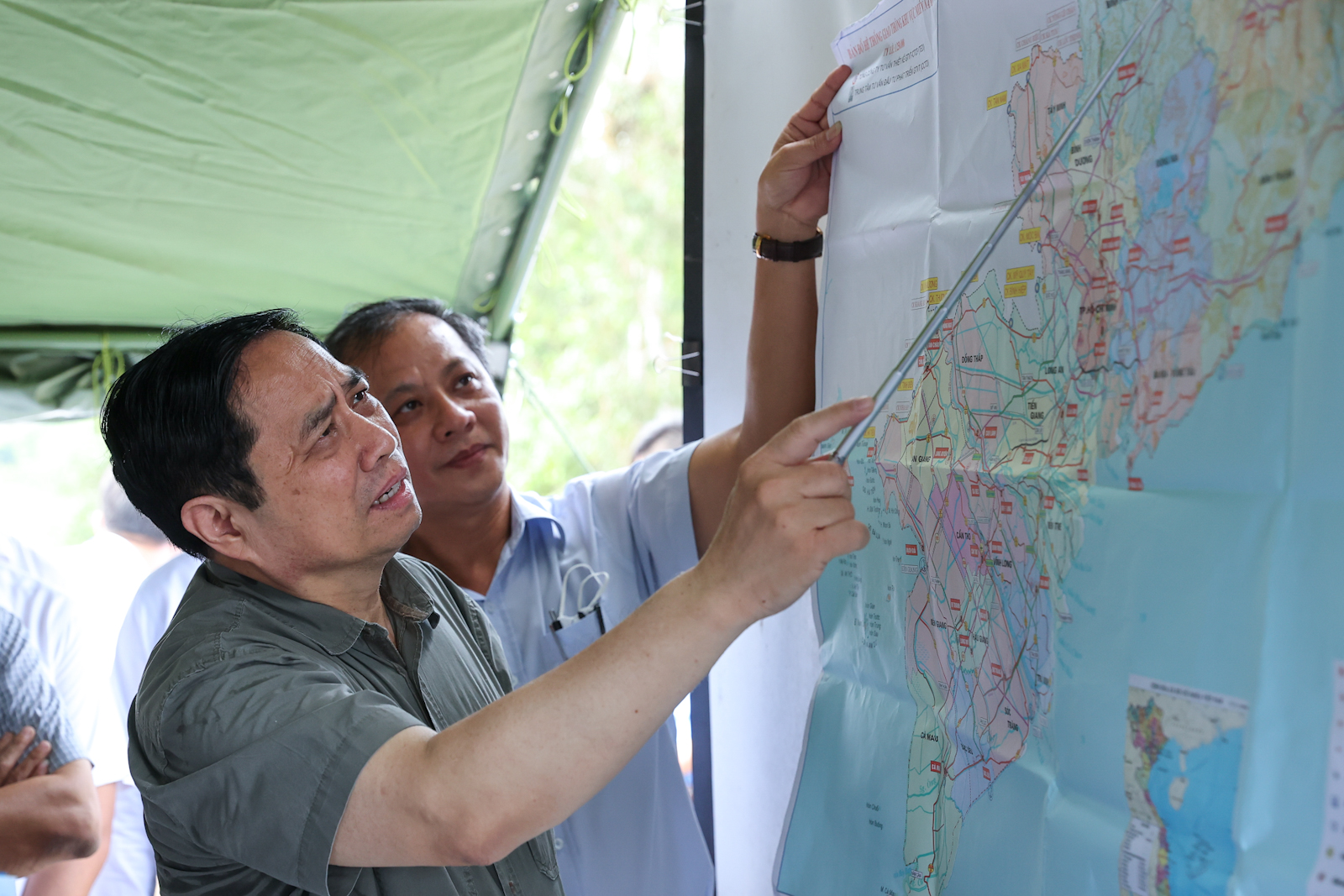 Sáng 20/3, Thủ tướng Phạm Minh Chính đã đi khảo sát quy hoạch, hướng tuyến một số tuyến giao thông trọng điểm của tỉnh Bình Phước kết nối với các hạ tầng giao thông chiến lược tại khu vực Đông Nam Bộ.