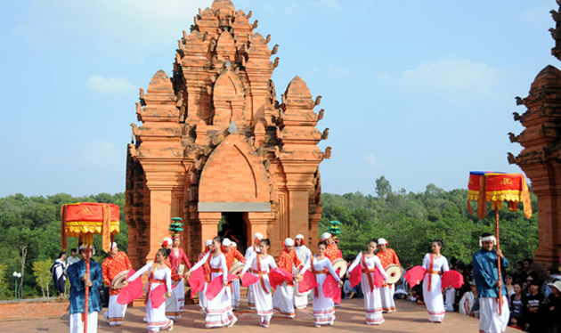 Lễ hội Katê của người Chăm (Bình Thuận) được công nhận là Di sản văn hóa phi vật thể quốc gia - Ảnh 1.
