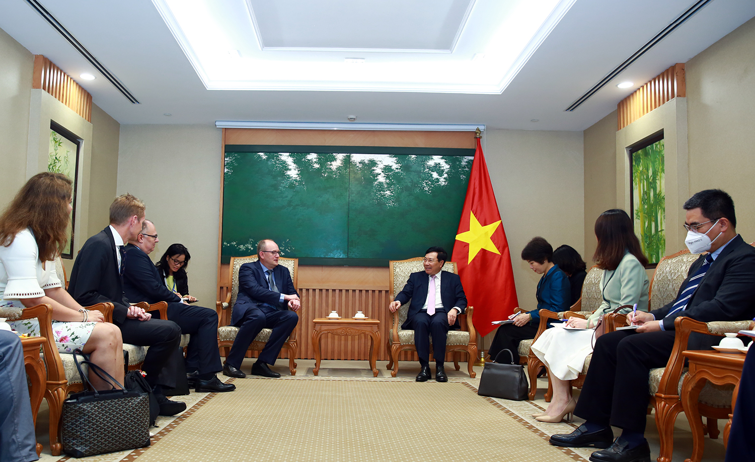 Phó Thủ tướng Thường trực Phạm Bình Minh tiếp Giám đốc điều hành Tập đoàn LEGO - Ảnh 2.