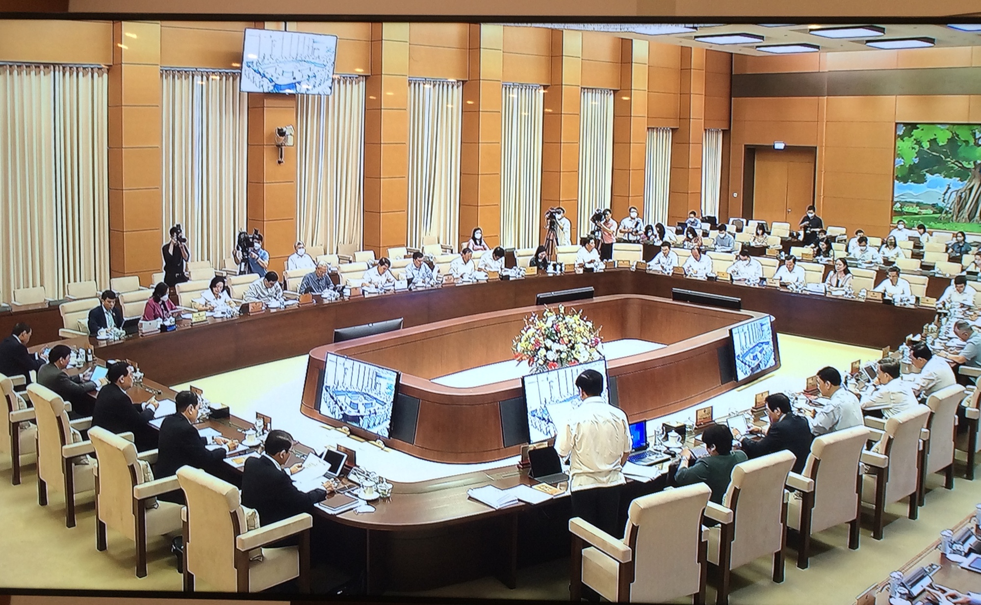 Ủy ban Thường vụ Quốc hội xem xét nội dung về kinh tế-xã hội, ngân sách nhà nước - Ảnh 1.