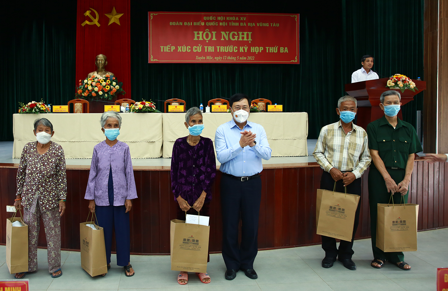Phó Thủ tướng Phạm Bình Minh tiếp xúc cử tri Bà Rịa-Vũng Tàu  - Ảnh 4.