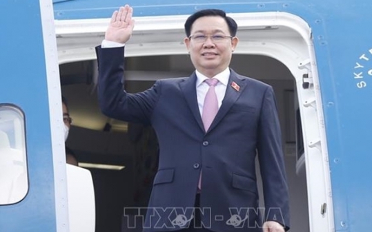 Chủ tịch Quốc hội Vương Đình Huệ thăm chính thức CHDCND Lào