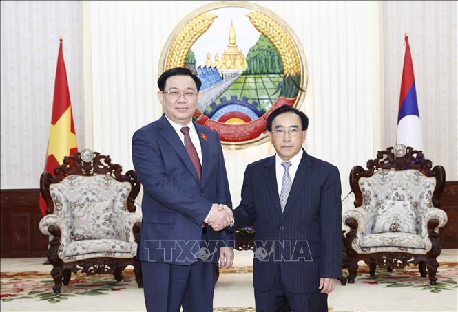 Chủ tịch Quốc hội Vương Đình Huệ hội kiến Thủ tướng Lào Phankham Viphavanh - Ảnh 1.