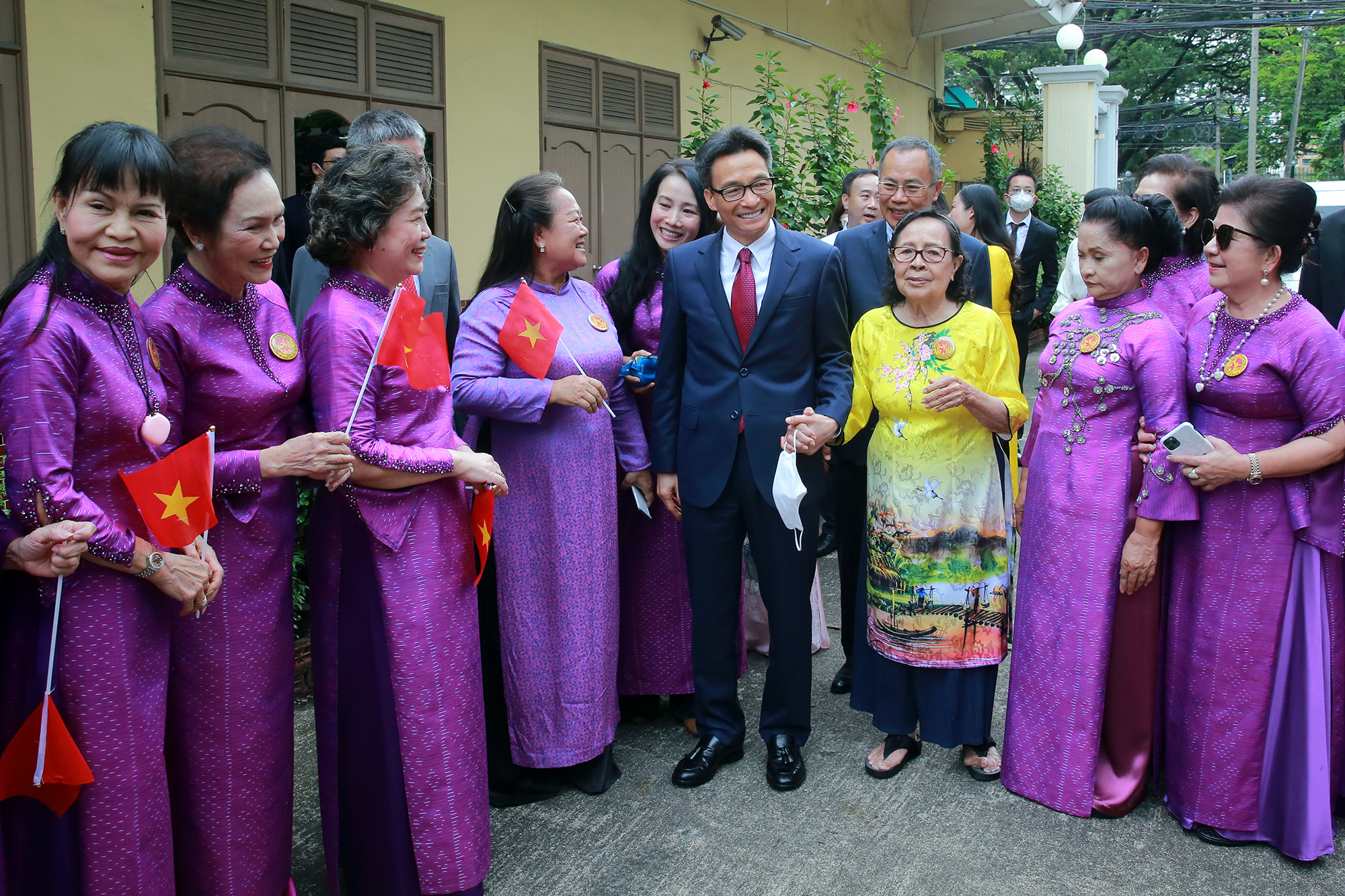 Phó Thủ tướng Vũ Đức Đam gặp gỡ cộng đồng người Việt tại Thái Lan - Ảnh 1.