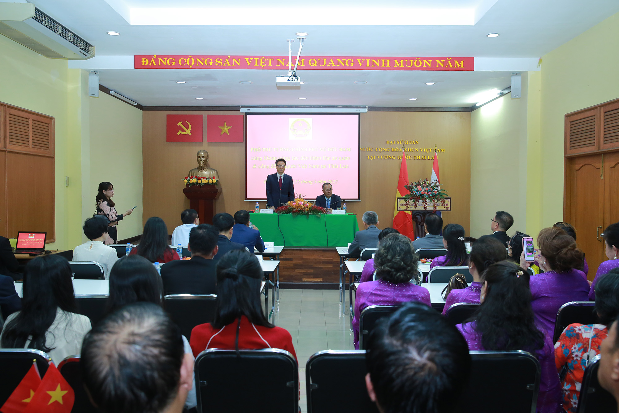 Phó Thủ tướng Vũ Đức Đam gặp gỡ cộng đồng người Việt tại Thái Lan - Ảnh 3.