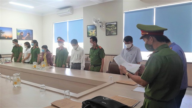 Khởi tố Giám đốc và 4 cán bộ CDC Đắk Lắk liên quan đến mua kit test Việt Á - Ảnh 1.