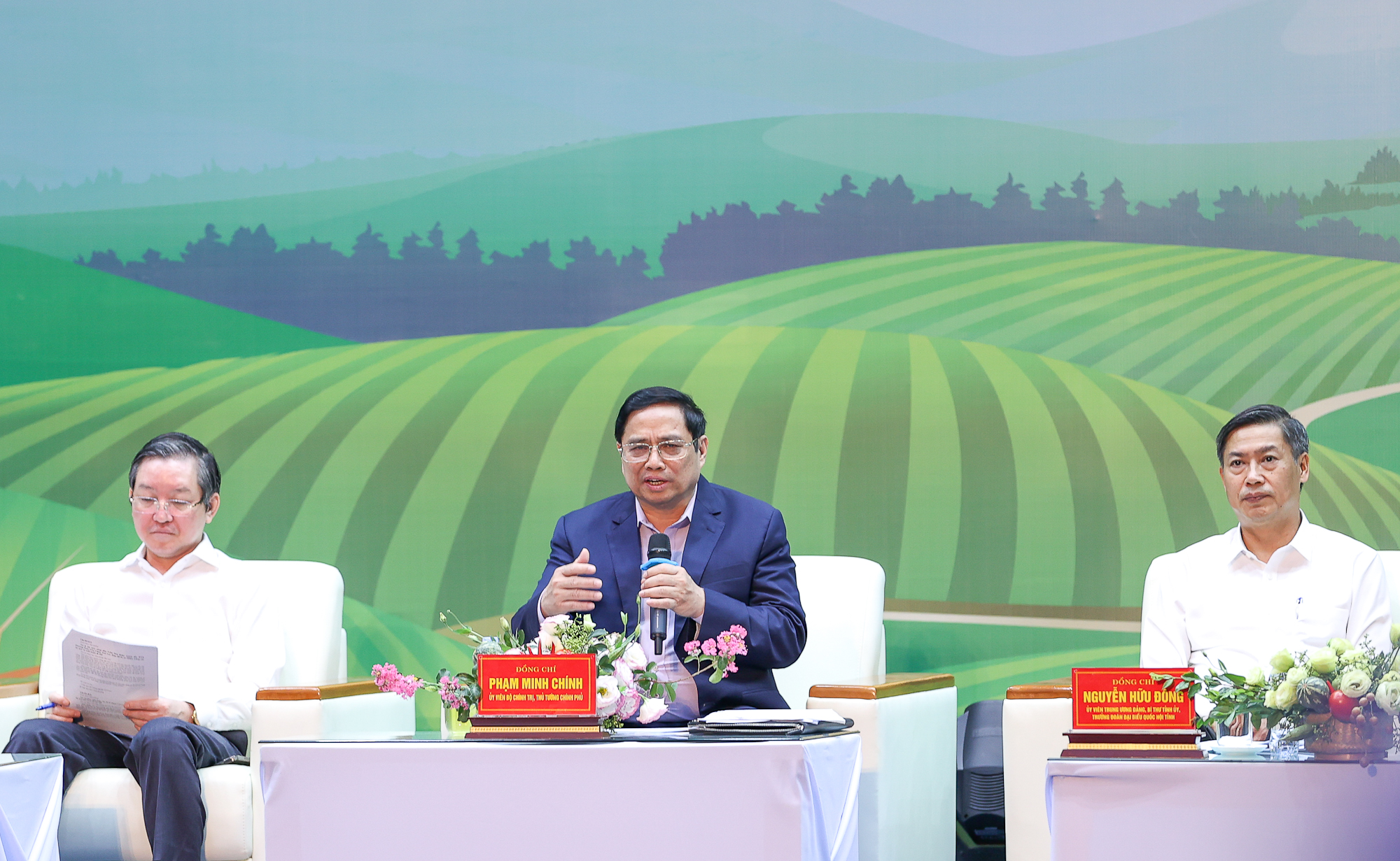 Chùm ảnh: Thủ tướng Chính phủ đối thoại với nông dân - Ảnh 2.
